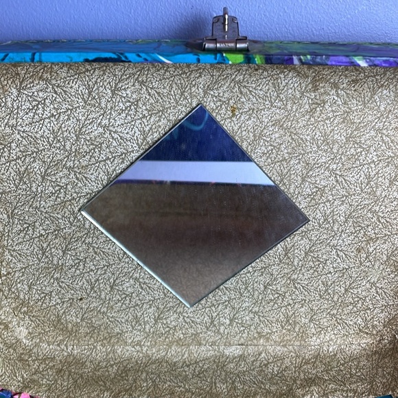 Vintage Hippie era flower power mini suitcase with key retro style - Picture 13 of 16